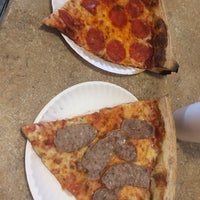Снимок сделан в Boca&amp;#39;s Best Pizza Bar пользователем Jeffrey S. 11/25/2017