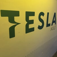 รูปภาพถ่ายที่ Tesla โดย markabona เมื่อ 11/16/2017