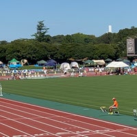 Photo taken at 三ツ沢公園陸上競技場 by shee ロ. on 9/10/2022