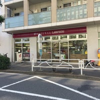 Photo taken at ナチュラルローソン 駒沢五丁目店 by shee ロ. on 5/21/2016