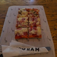 รูปภาพถ่ายที่ Pizzagram โดย Miloš เมื่อ 9/5/2019
