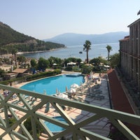 Das Foto wurde bei Martı La Perla Hotel von Oğuz E. am 7/26/2015 aufgenommen