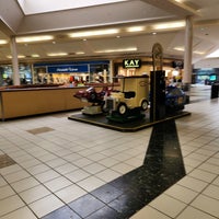 Foto diambil di Morgantown Mall oleh Octavia F. pada 6/20/2023
