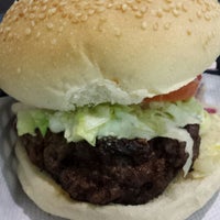 Снимок сделан в Degusta Burger пользователем Keny O. 9/5/2014