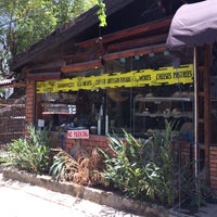 4/8/2014 tarihinde Jepz V.ziyaretçi tarafından Gusto y Gustos Deli and Bakery'de çekilen fotoğraf