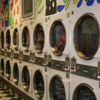 Foto tirada no(a) Spin Central Laundromat por NJ Laundromats em 5/20/2015