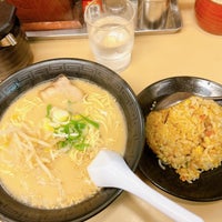 Photo taken at 楽勝ラーメン by Michi Y. on 11/21/2022