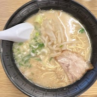 Photo taken at 楽勝ラーメン by Michi Y. on 10/31/2022