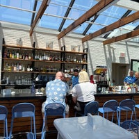 Foto diambil di Hank&amp;#39;s Oyster Bar oleh Jay S. pada 6/19/2022