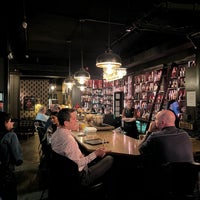 Foto scattata a SiP Fine Spirits &amp;amp; Cigar Lounge da Jay S. il 4/21/2022