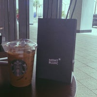 Das Foto wurde bei Starbucks von Abdulaziz am 5/24/2022 aufgenommen