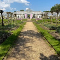 Photo taken at Chiswick House &amp;amp; Gardens by Guilherme 梅. on 5/20/2023