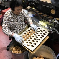 Photo taken at Golden Gate Fortune Cookie Factory 金門餅食公司 by Guilherme 梅. on 11/5/2016