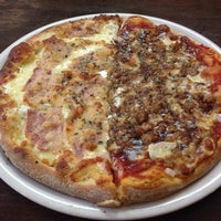 6/10/2014 tarihinde Sara P.ziyaretçi tarafından Pizza Pazza'de çekilen fotoğraf