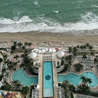 Das Foto wurde bei Diplomat Beach Resort Hollywood, Curio Collection by Hilton von Yuliya E. am 12/21/2023 aufgenommen
