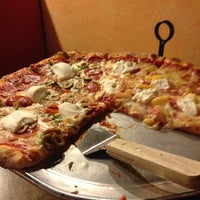 Foto tirada no(a) New York Pizza And Pasta por Marcell B. em 6/3/2013