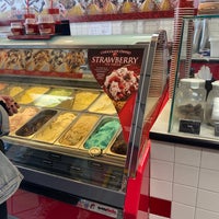 Photo taken at Cold Stone Creamery by Melissa B. on 2/14/2022