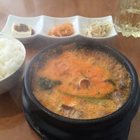 Photo taken at 韓国家庭料理 黄牛 (ふぁんそ) by ドロン子 on 4/20/2016