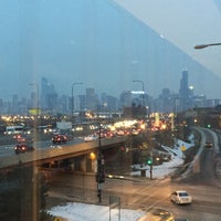 2/21/2015 tarihinde Keaton H.ziyaretçi tarafından Mercedes-Benz of Chicago'de çekilen fotoğraf
