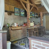 Foto diambil di Java Dancer Coffee oleh Dimitrios K. pada 3/11/2023