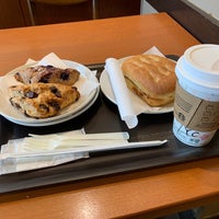 Photo taken at Starbucks by まっつら on 3/21/2020