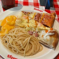 Photo taken at Shakey&amp;#39;s by ゆ on 4/2/2024