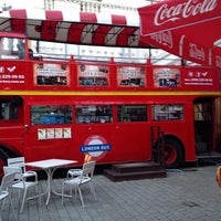 รูปภาพถ่ายที่ London Bus Cafe โดย Roman ⛔ D. เมื่อ 9/29/2013