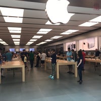 Photo taken at Apple King of Prussia by Theresa on 9/24/2017