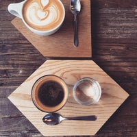 Foto tirada no(a) Early Bird Espresso &amp;amp; Brew Bar por Adrian K. em 12/26/2015