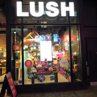 Foto tirada no(a) Lush por Lynn B. em 11/29/2020