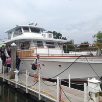 Foto tomada en Capital Yacht Charters  por Mark B. el 9/8/2014