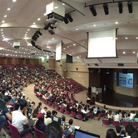 Photo taken at Lee Kong Chian Lecture Theatre by Nellija B. on 4/12/2017