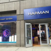 8/27/2015にLifeofJdanがHARMAN Flagship Storeで撮った写真