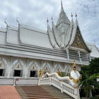 Photo taken at Wat Wirachot Thammaram by ⭐️Dao💃🏻 K. on 6/14/2023