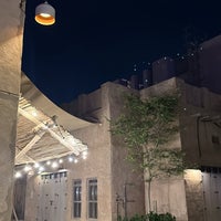 Das Foto wurde bei Al Seef Heritage Hotel Dubai, Curio Collection by Hilton von GW am 3/6/2024 aufgenommen