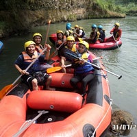 Das Foto wurde bei CitraElo Rafting - Arung Jeram Magelang von slamet riyadi s. am 7/31/2014 aufgenommen