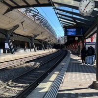 Снимок сделан в Bahnhof Zürich Stadelhofen пользователем Sezgin M. 3/25/2024