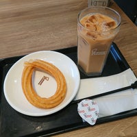 Photo taken at Mister Donut by 冬月 on 4/25/2022