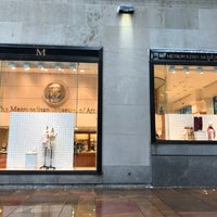 Photo taken at The Metropolitan Museum of Art Store at Rockefeller Center by Я on 2/9/2017