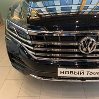 Photo taken at Volkswagen Нева-Автоком by Я on 5/14/2019