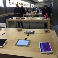 Photo taken at Apple Fifth Avenue by Я on 2/26/2015
