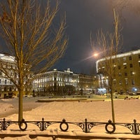 รูปภาพถ่ายที่ Manezhnaya Square โดย Я เมื่อ 2/6/2022