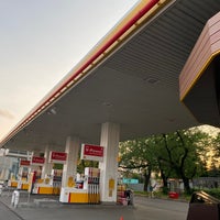 Foto diambil di Shell oleh Я pada 6/10/2020