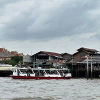 Photo taken at Tha Tien Pier N8 by Warakorn P. on 8/2/2023