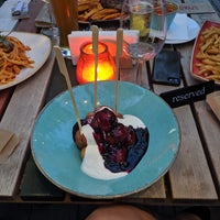 Das Foto wurde bei LIVADA - Restaurant &amp;amp; Music Lounge von Ioana 🚲✈🚀 C. am 8/21/2019 aufgenommen