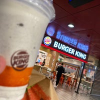 รูปภาพถ่ายที่ Burger King โดย Charlie เมื่อ 8/27/2020