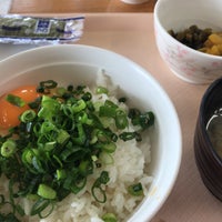 Photo taken at えごまたまごかけごはんの店 by kazunori on 4/30/2018