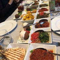 Снимок сделан в Obeirut Lebanese Cuisine пользователем jadzia d. 8/21/2019