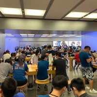 Photo taken at Apple Holiday Plaza Shenzhen by Gary C. on 6/6/2021