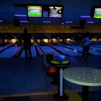 รูปภาพถ่ายที่ Thunderbird Bowling Center โดย Michele A. เมื่อ 10/20/2012